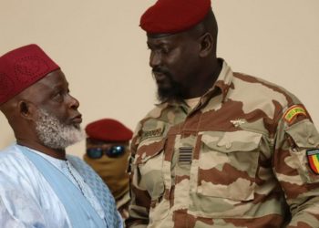 Assises nationales : le rapport provisoire remis au Président Colonel Mamadi Doumbouya