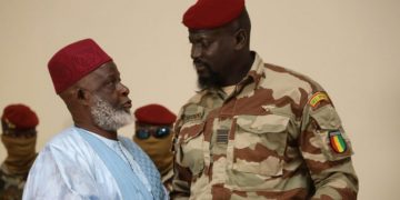 Assises nationales : le rapport provisoire remis au Président Colonel Mamadi Doumbouya