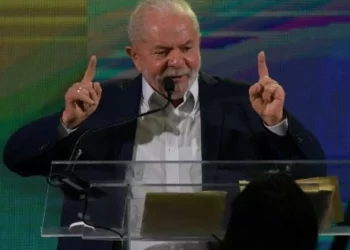 Brésil: Lula officialise sa candidature à la présidentielle d&rsquo;octobre