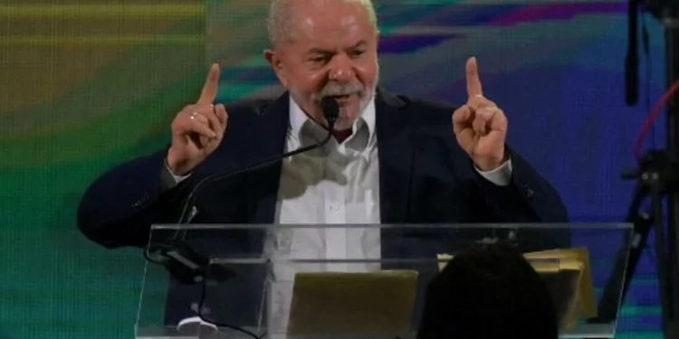 Brésil: Lula officialise sa candidature à la présidentielle d&rsquo;octobre