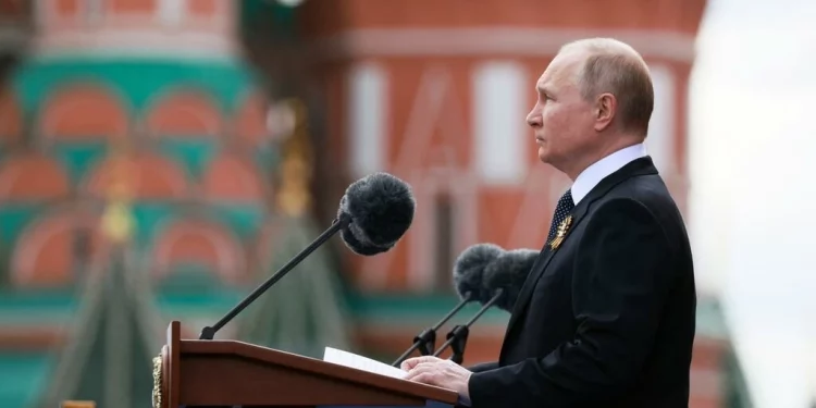 Discours du 9-Mai: Vladimir Poutine pointe la «menace inacceptable» venue d&rsquo;Ukraine