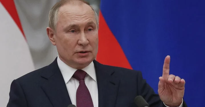 Vladimir Poutine accuse les États-Unis de faire traîner le conflit ukrainien
