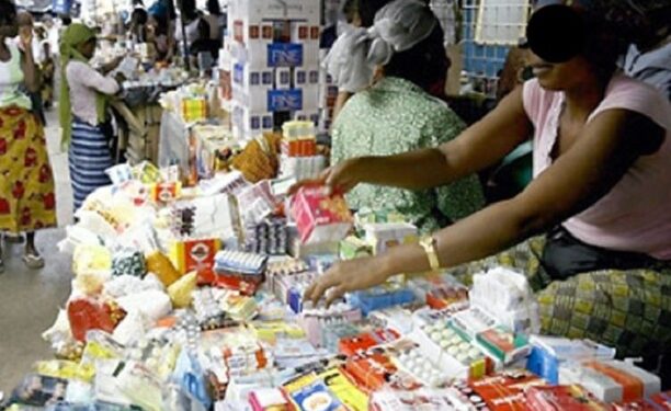 Dinguiraye: l&rsquo;interdiction de la pharmacies par terre inquiète la population…