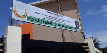 Dixinn Bora:  l&rsquo;école moderne, bâtie à  l&rsquo;enceinte de l&rsquo;ancienne résidence de Dalein  baptisée « Barry  Diawandou »…