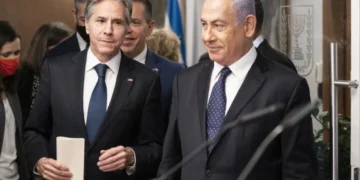 Le secrétaire d&rsquo;État américain au Proche-Orient en pleine flambée des violences