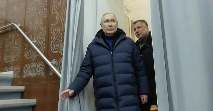 Vladimir Poutine à Marioupol pour une nouvelle visite symbolique