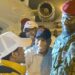 Aéroport AST : la première vague de migrants guinéens venus de Tunisie accueillie par le colonel Doumbouya