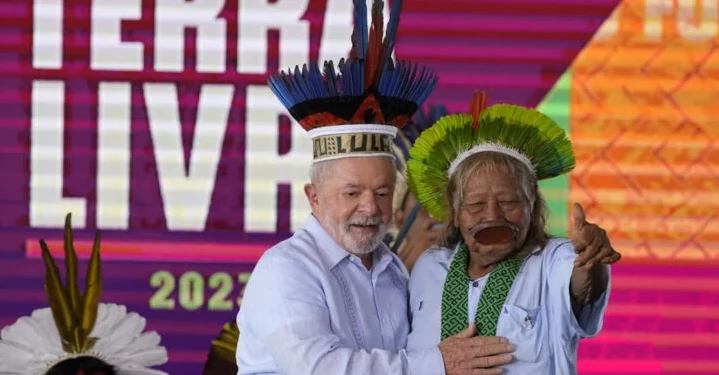 Brésil: le président Lula légalise six réserves indigènes, une première en cinq ans