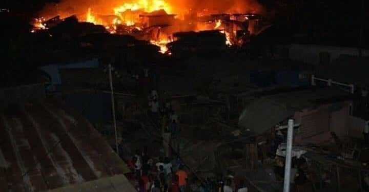 Incendie à Matoto, un bus du CNT endommagé