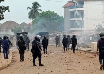 Cosa rails : affrontements entre manifestants et forces de l’ordre