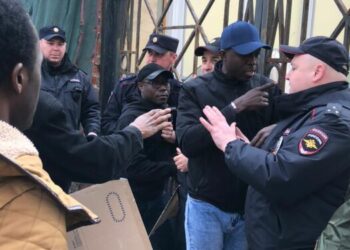 Russie : les boursiers guinéens violentés par la police à l’ambassade de Guinée
