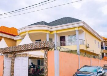 Humanitaire : le Chef de l’État offre un toit à Safiatou Diallo, sa fille adoptive…