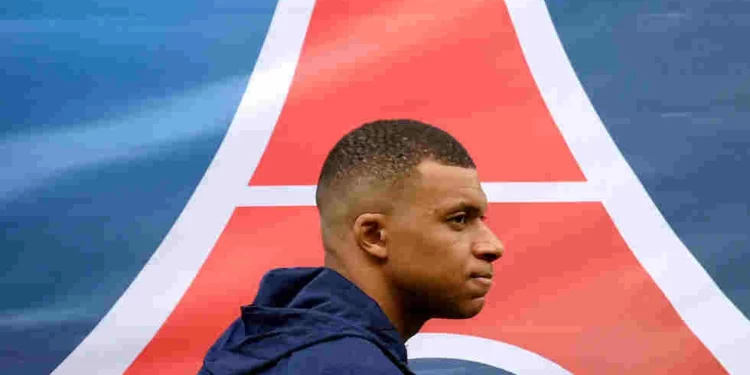 Kylian Mbappé « à vendre » ? Le PSG durcit le bras de fer avec l&rsquo;attaquant parisien
