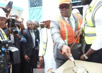 Conakry : les travaux d’extension du siège de la HAC lancées par le premier ministre
