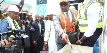 Conakry : les travaux d’extension du siège de la HAC lancées par le premier ministre