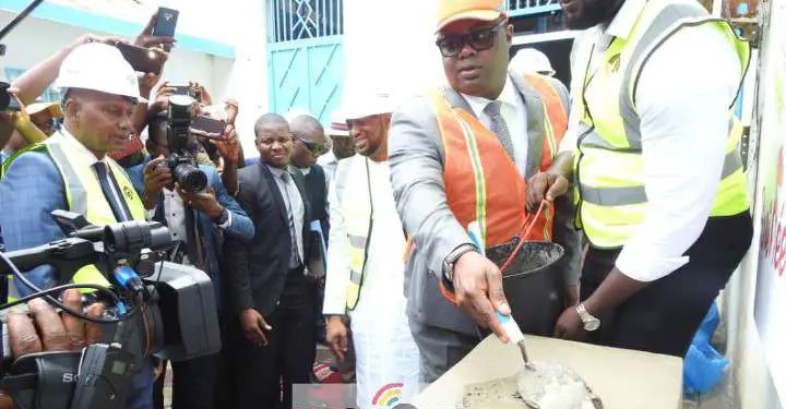 Conakry : les travaux d’extension du siège de la HAC lancées par le premier ministre