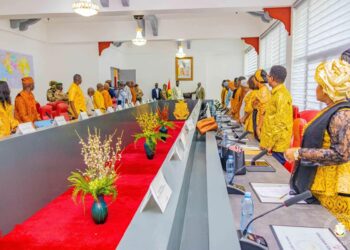 Guinée: Colonel Doumbouya retire les passeports… à ses ministres