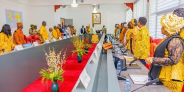 Guinée: Colonel Doumbouya retire les passeports… à ses ministres