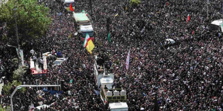 Iran: une foule très compacte rassemblée à Téhéran pour les obsèques du président Raïssi