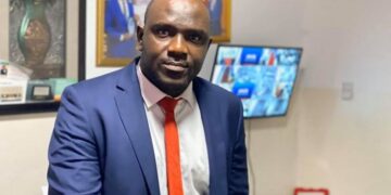 Médias : l’État guinéen retire les licences d’Espace FM, FIM FM et Djoma Médias