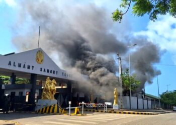 Incendie au camp Almamy Samory: le bâtiment annexe de l’entrée principale touché par les flammes
