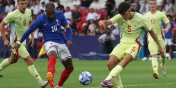 Football : la France s&rsquo;incline dans un match de folie contre l&rsquo;Espagne et se console avec l&rsquo;argent