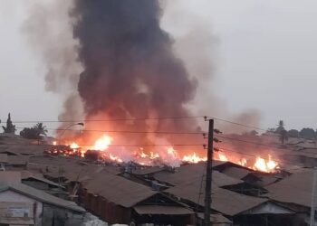 Dabondy: incendie en cours dans plusieurs ateliers de menuiseries…