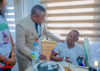Solidarité culturelle : le ministre Moussa Moïse Sylla au chevet de Lamah Sidibé et Mansa Trouba