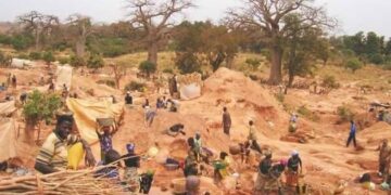 Guinée : le gouvernement révoque 330 permis pour non-respect du Code minier