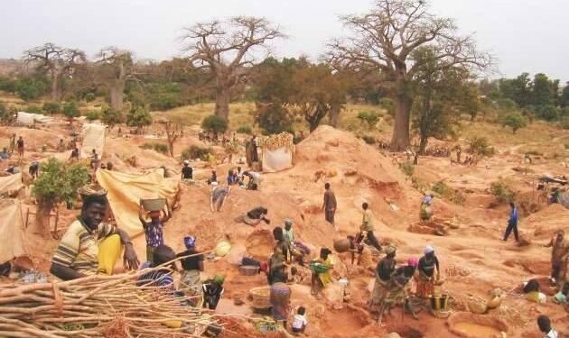 Guinée : le gouvernement révoque 330 permis pour non-respect du Code minier