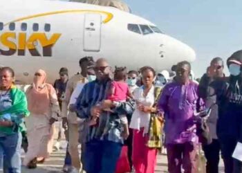 Aéroport AST : 137 Guinéens de retour de la Tunisie accueillis par Dr Morissanda Kouyaté