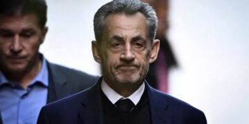Procès libyen: la justice française ordonne la remise en liberté de l’ancien président Nicolas Sarkozy