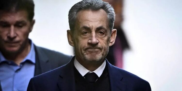Procès libyen: la justice française ordonne la remise en liberté de l’ancien président Nicolas Sarkozy