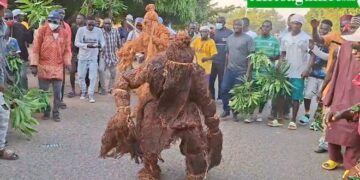 Koundara : couleurs, chants et danses pour l’ouverture du FENAC 2025