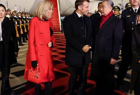 En visite en Chine, Emmanuel Macron plaide pour un «rééquilibrage» des relations commerciales