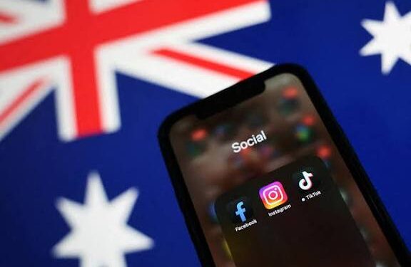 L&rsquo;Australie interdit l&rsquo;utilisation des réseaux sociaux aux moins de 16 ans, une première mondiale