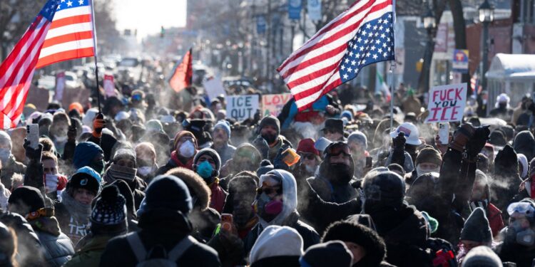 États-Unis: à Minneapolis, la colère des manifestants après la mort d&rsquo;Alex Pretti, tué par les forces fédérales