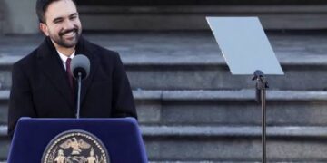 À New York, le nouveau maire Zohran Mamdani promet de montrer que «la gauche peut gouverner»