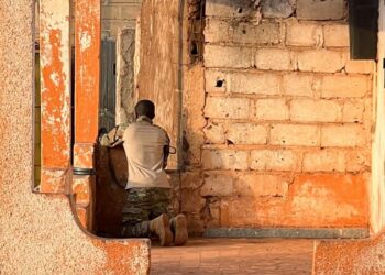 Mali: jihadistes et indépendantistes touaregs revendiquent des attaques coordonnées contre plusieurs villes du pays