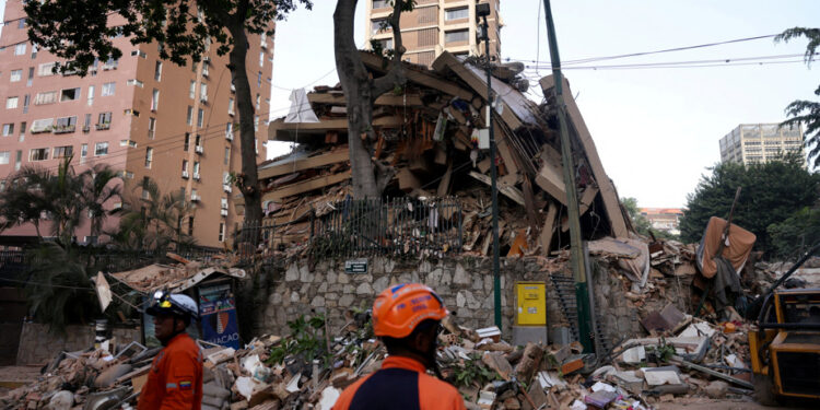 Double séisme au Venezuela: le bilan grimpe à 235 morts, les recherches de survivants se poursuivent