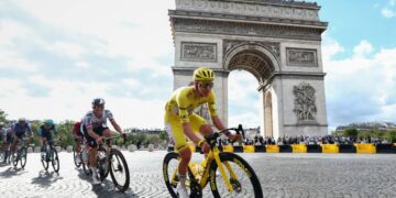 Tour de France 2026: van der Poel remporte la dernière étape à Paris, et Pogacar s&rsquo;offre un cinquième sacre