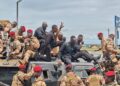 Guinée : Le président Mamadi Doumbouya de retour à Conakry sous haute escorte
