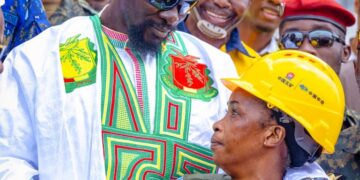 Une maison, de l’argent, une carrière diplomatique : le geste fort du président Doumbouya à l’endroit d’Aïssata Camara